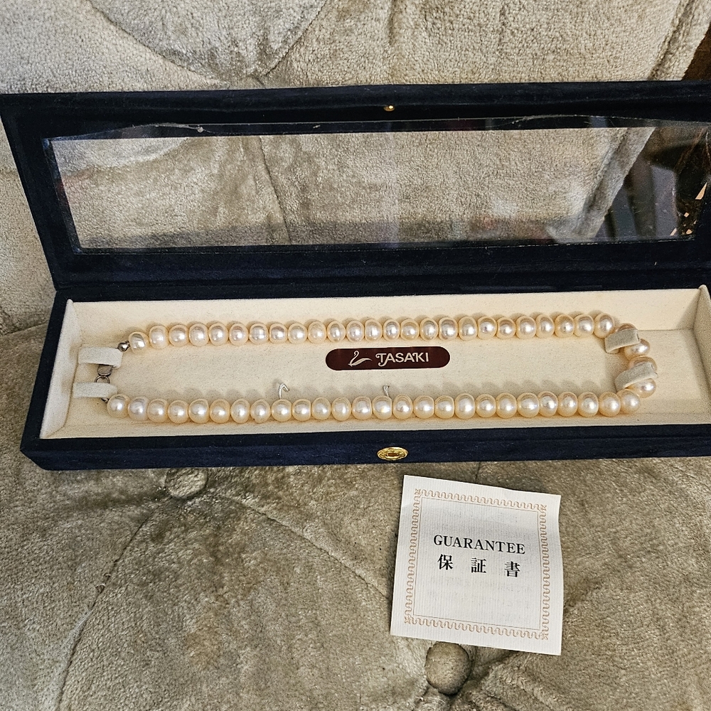 Authentic Tasaki Akoya pearl